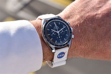 omega speedmaster moonwatch strap.